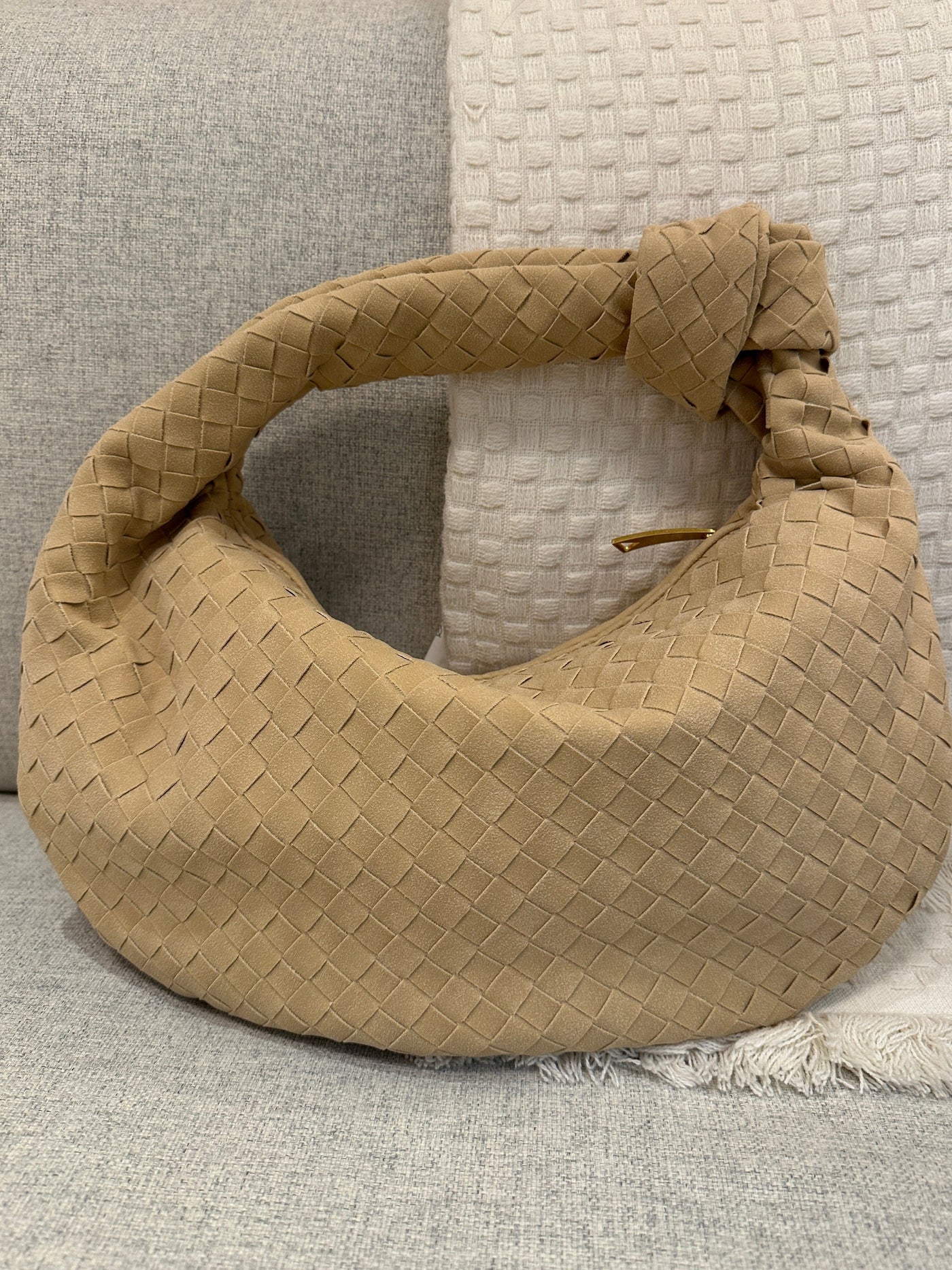 Elisa™ - Geknotete geflochtene mittlere Wildledertasche