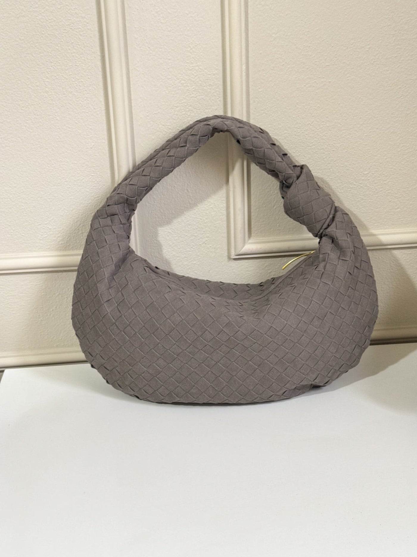 Elisa™ - Geknotete geflochtene mittlere Wildledertasche