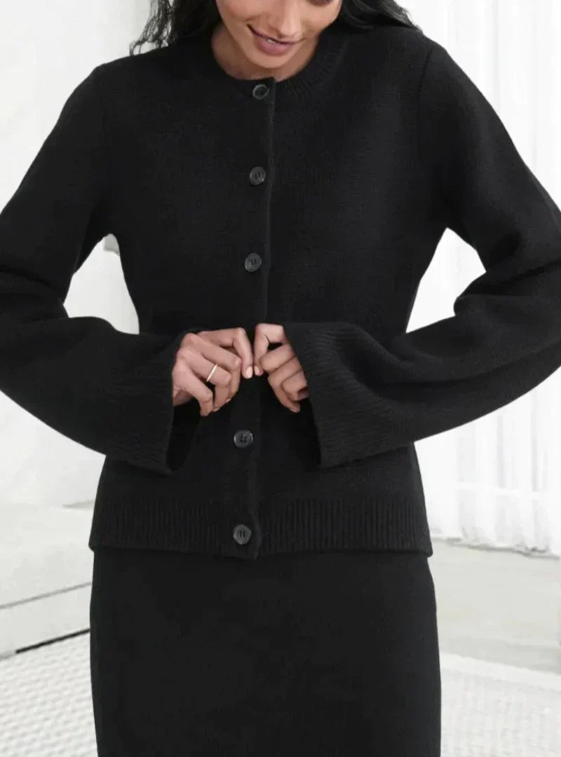 AMBER | WARME HERBSTSTRICKJACKE MIT ENGLISCHER ELEGANZ FÜR DAMEN