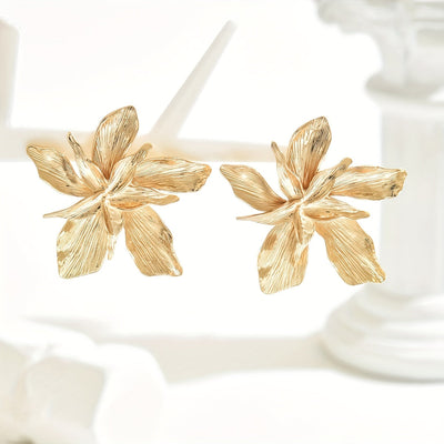Lotta™ - Goldene florale Tropfenohrringe