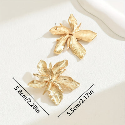 Lotta™ - Goldene florale Tropfenohrringe