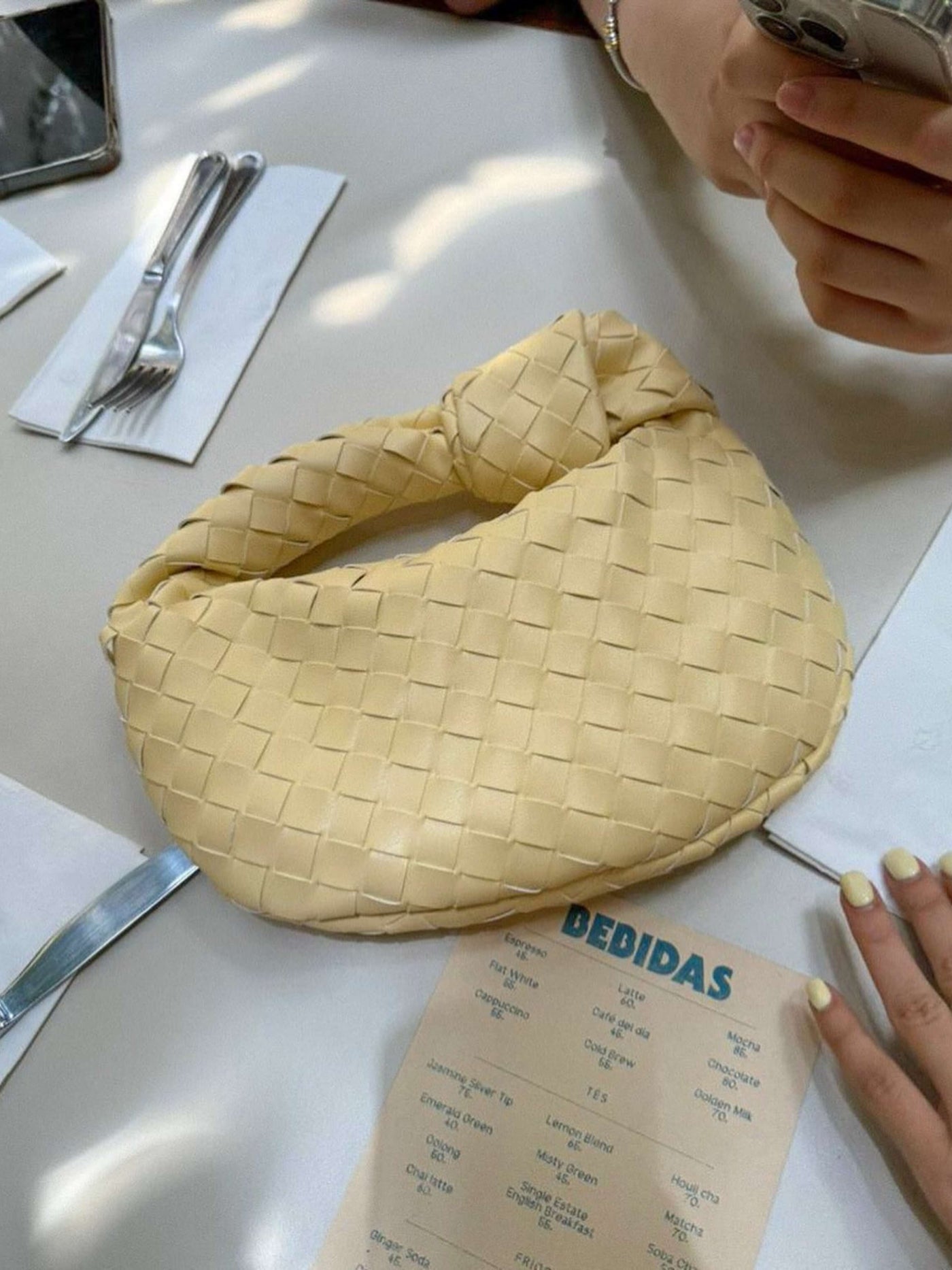 Fabienne™ - Geflochtene Tasche mit kleinem Griff