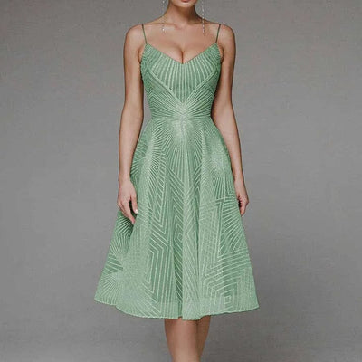 Lucie - Elegantes Kleid mit offenem Rücken