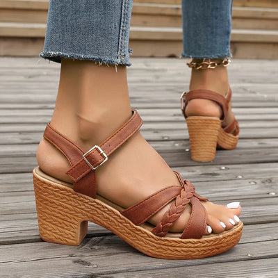 Orthopädische Sandalen mit mittlerem Absatz