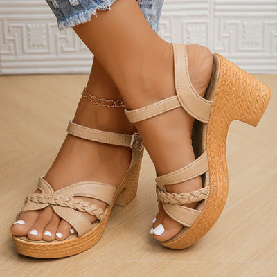 Orthopädische Sandalen mit mittlerem Absatz