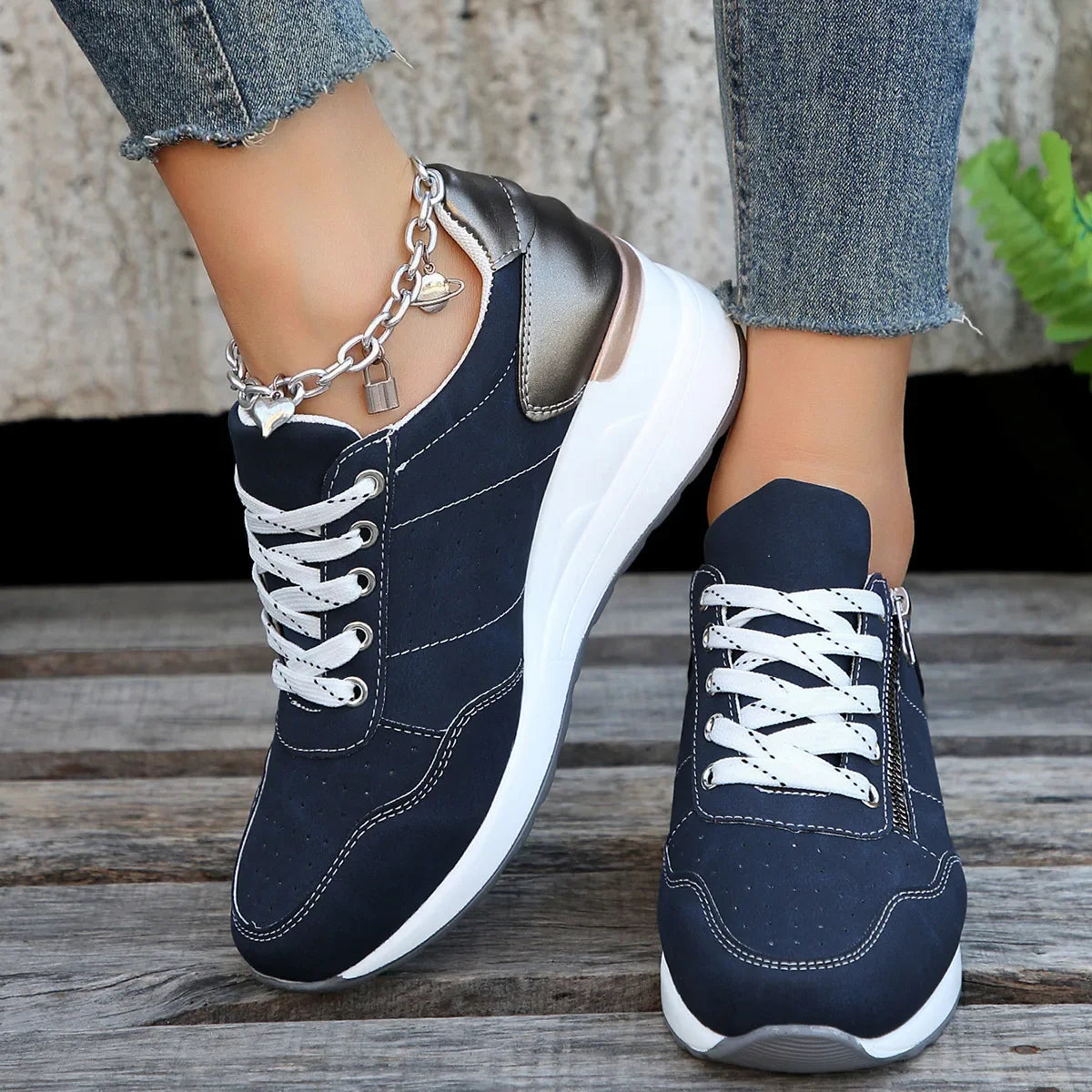 Evelina Sneaker