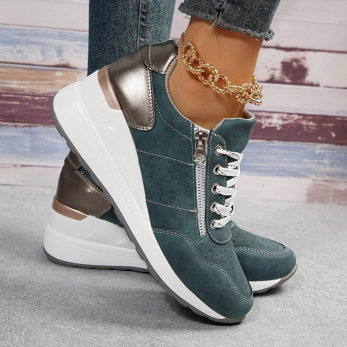 Evelina Sneaker