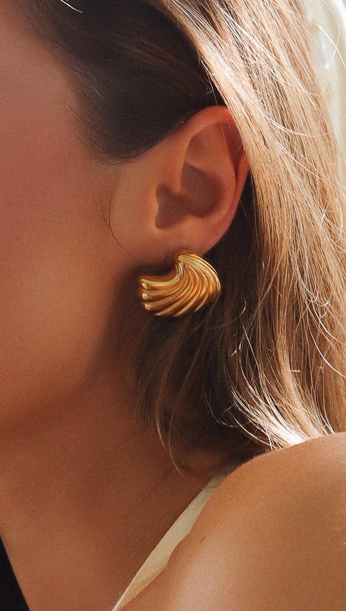 Fiona™ - Gold Muschel-Ohrringe