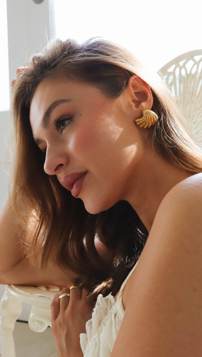 Fiona™ - Gold Muschel-Ohrringe