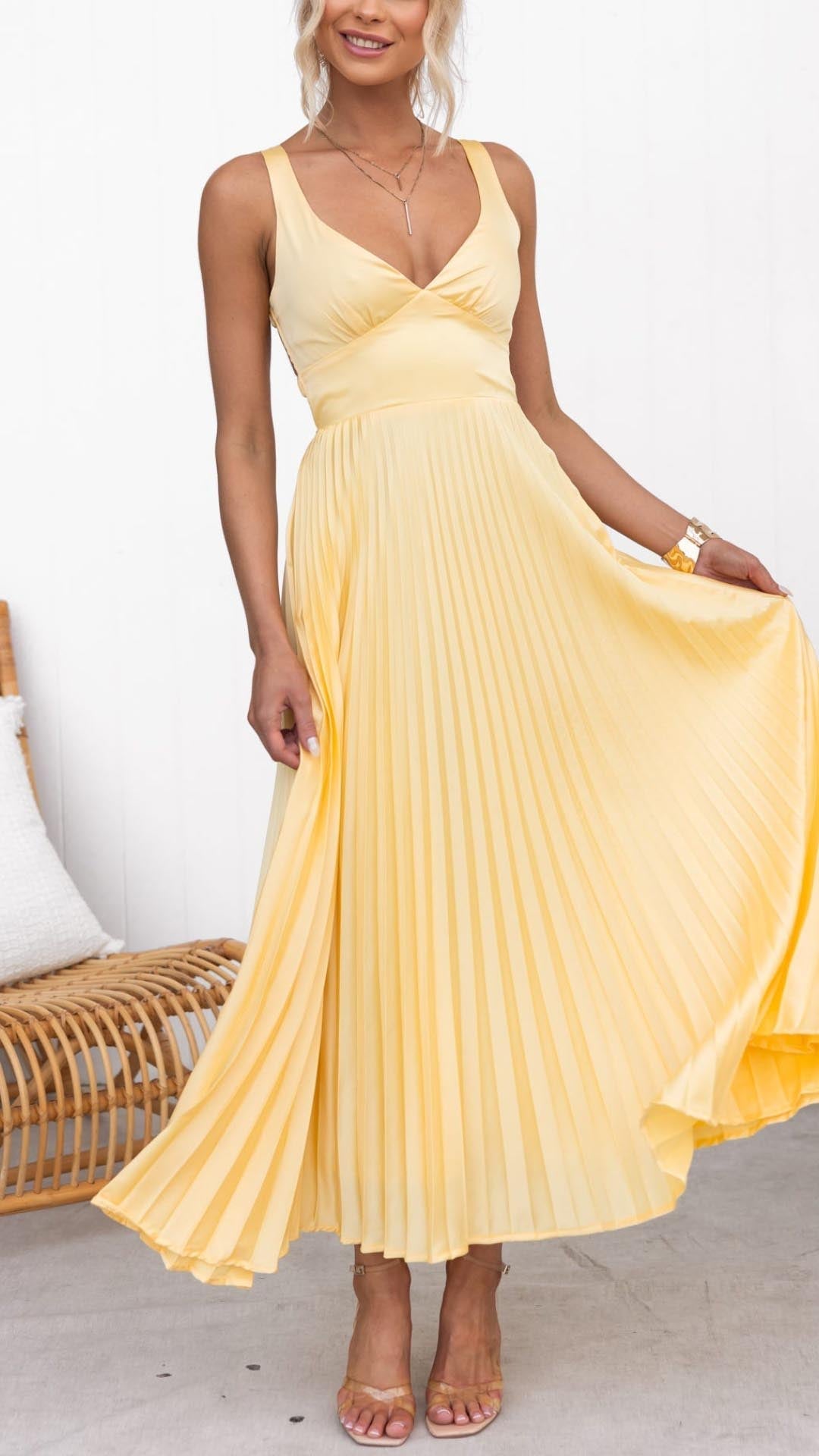 Elif™ - Plissiertes Maxikleid mit V-Ausschnitt