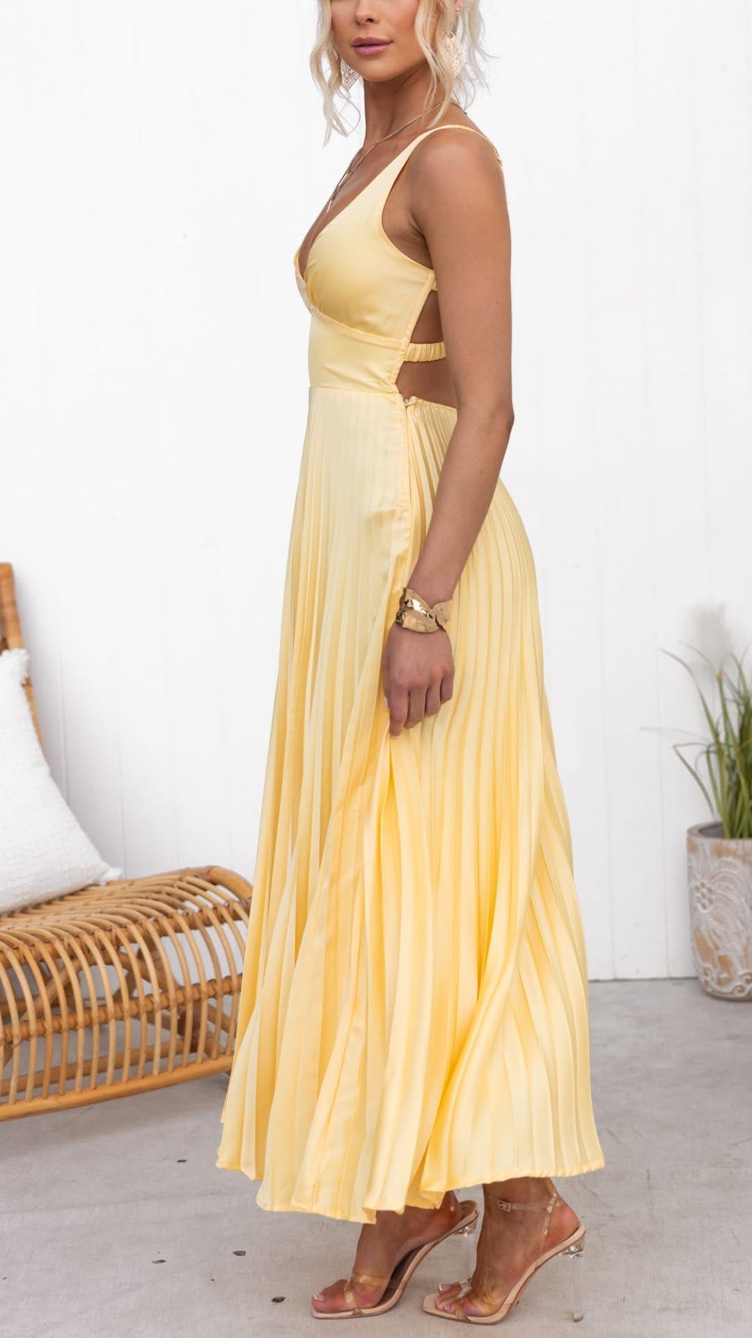 Elif™ - Plissiertes Maxikleid mit V-Ausschnitt