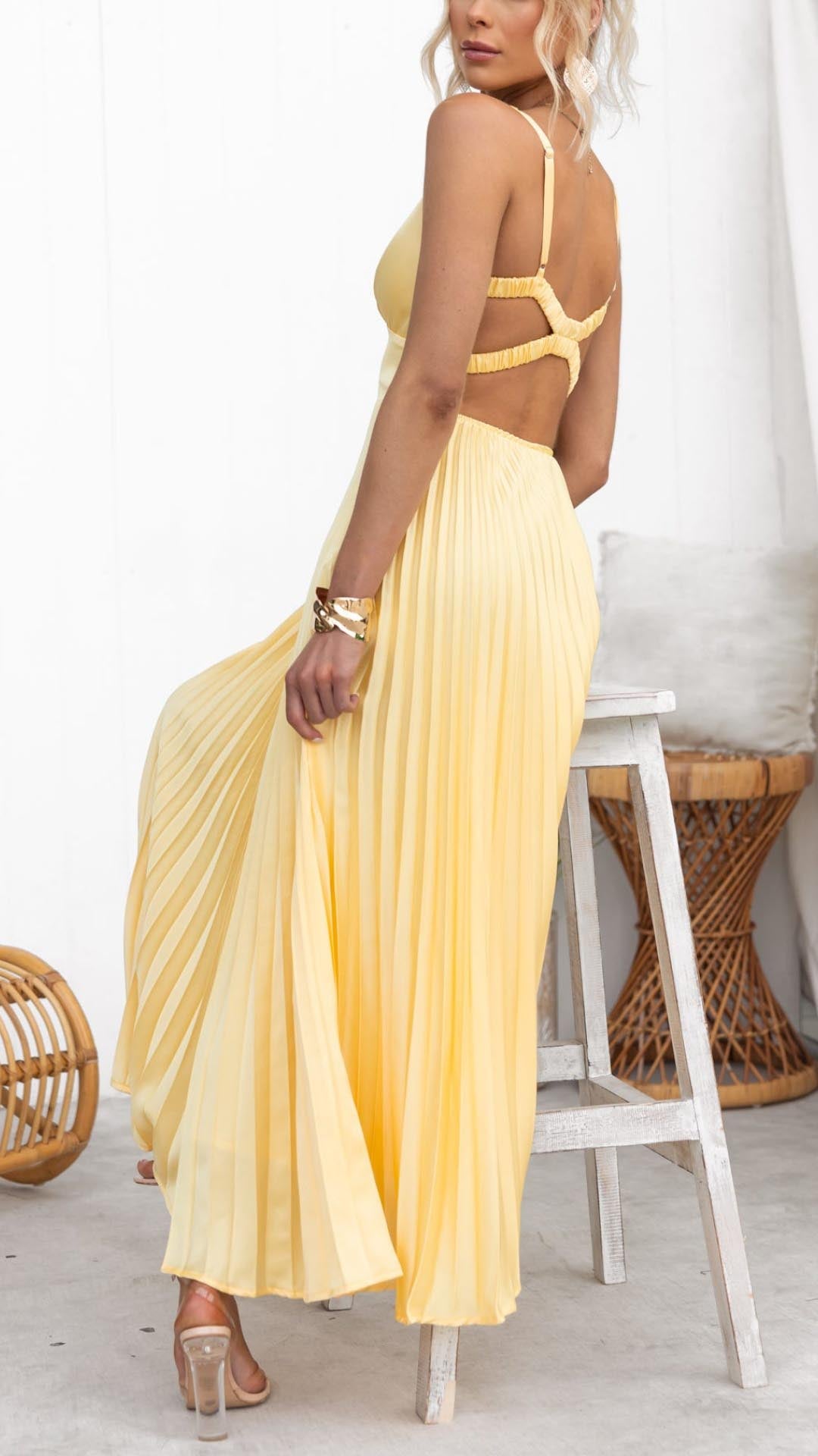 Elif™ - Plissiertes Maxikleid mit V-Ausschnitt