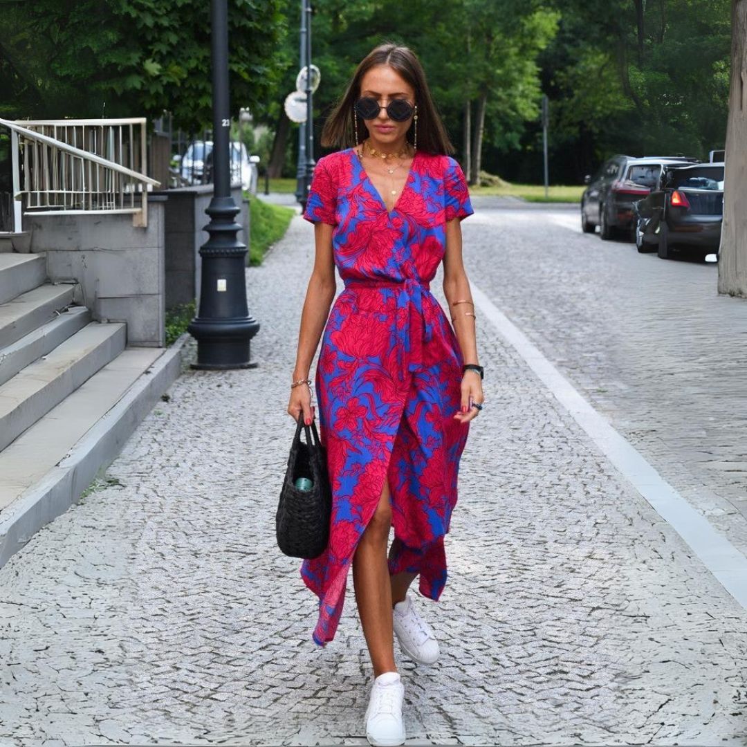 Yasmine™ - Stilvolles Kleid mit V-Ausschnitt