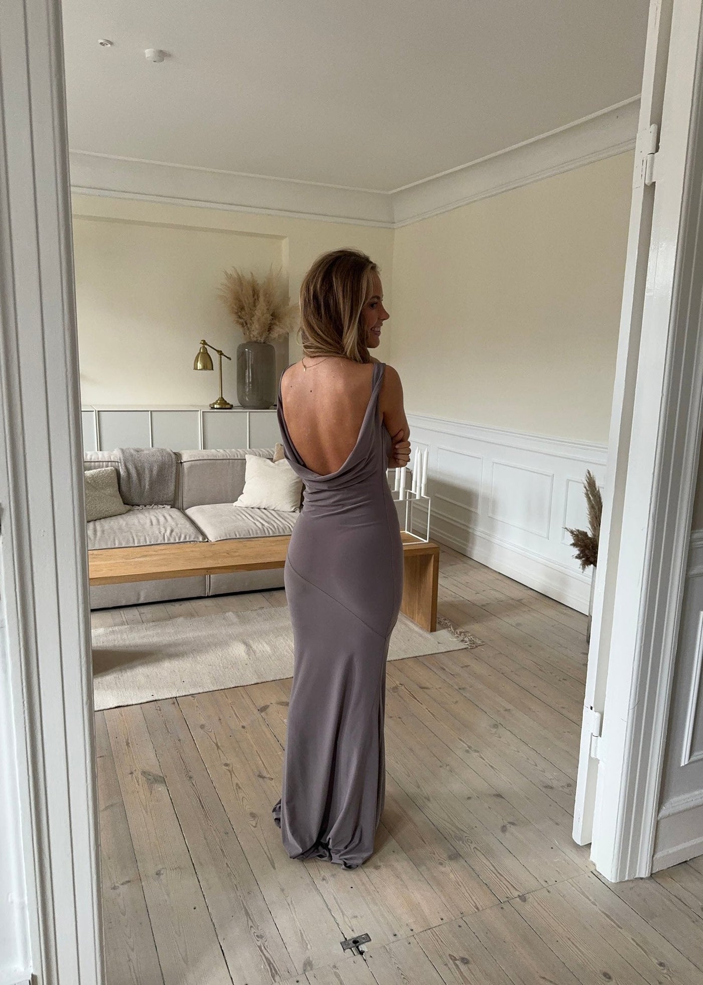 Amira™ – Rückenfreies Maxikleid