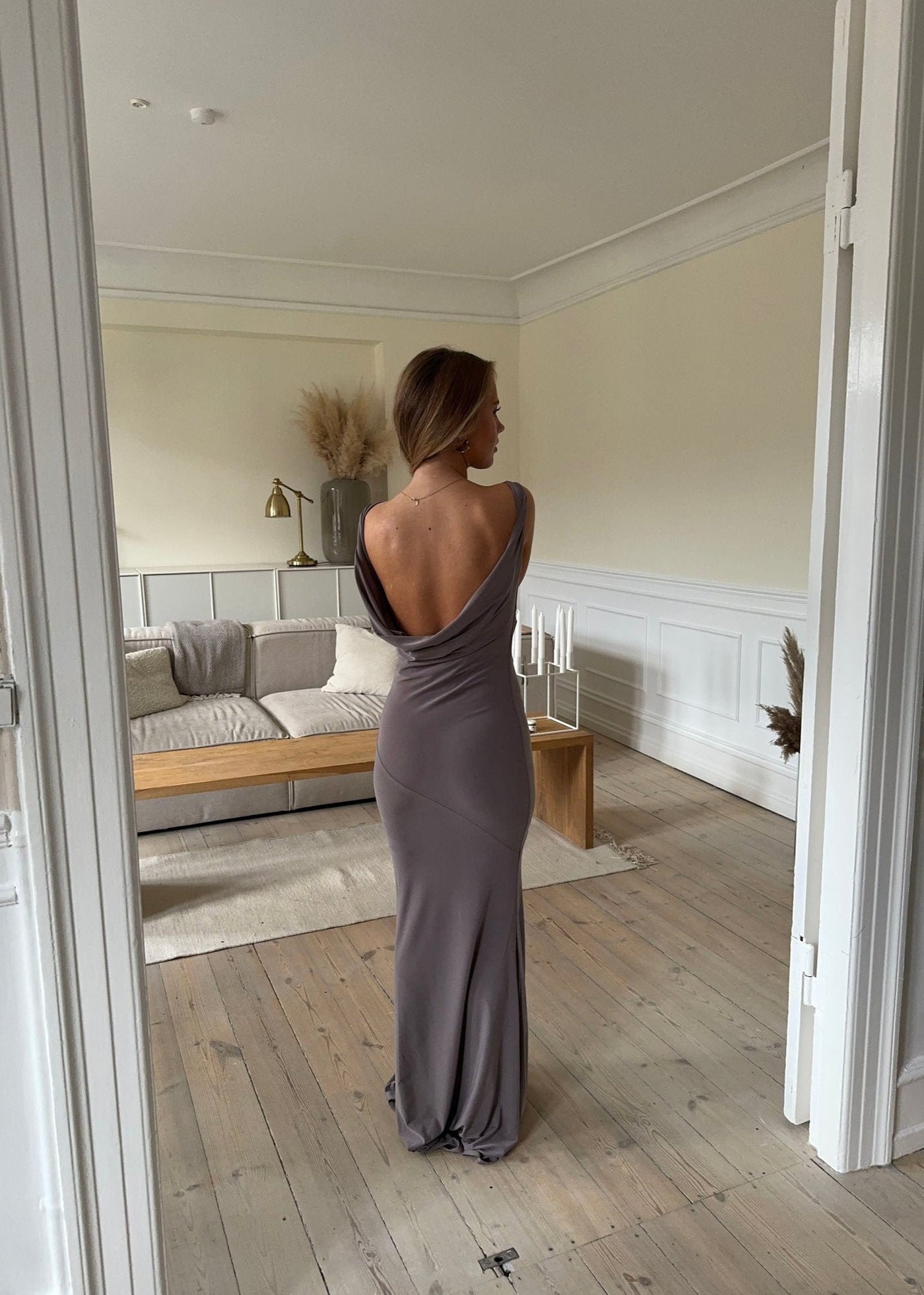 Amira™ – Rückenfreies Maxikleid